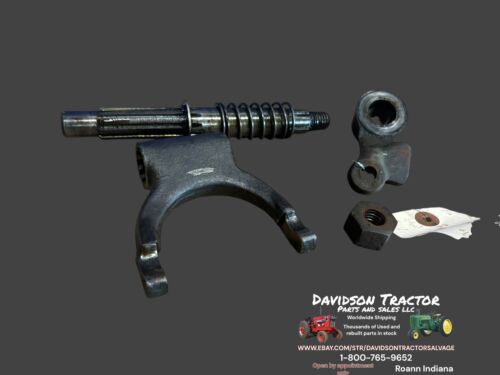 USED CLUTCH OPERATING FORK SHAFT ASSEMBLY FOR JOHN DEERE H TRACTOR H353R