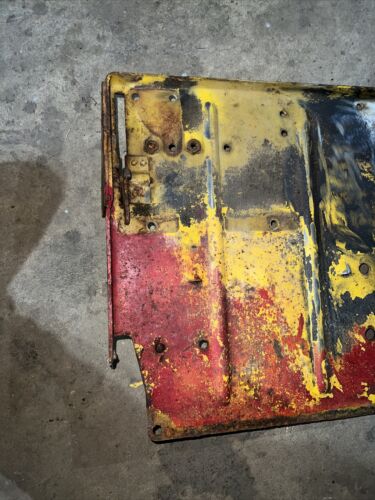 International Farmall 140 Floor Playform Antique Tractor