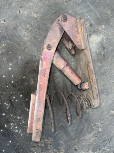 FARMALL C / SUPERC / 200.SEAT SUPPORT ASSEMBLY