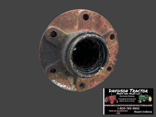 International 460 Utility Front Hub 369141R1 Antique Tractor