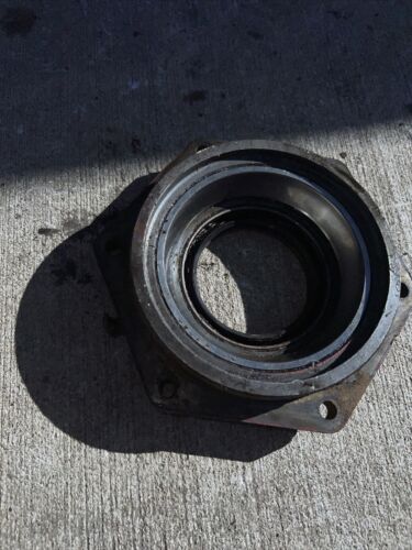 IH Farmall 706 806 Rear Axle Oil Seal Housing Cover 380226R1  Antique Tractor