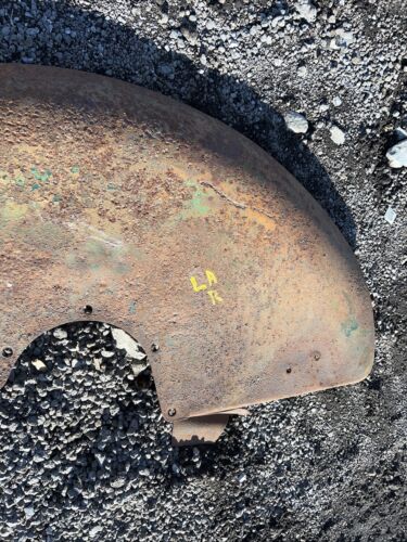 USED JOHN DEERE LA TRACTOR RH FENDER AL2772R