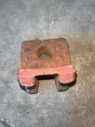 380871R1 Rim clamp IH 1066 antique tractor