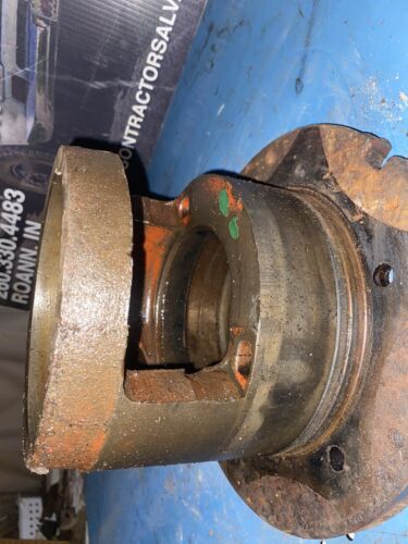 Farmall 400 450 Tractor IH Left inner drive Axle brake gear housing Holder