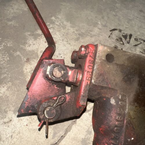 IH Farmall 404 Hydraulic valve W/Handle 378029-R1