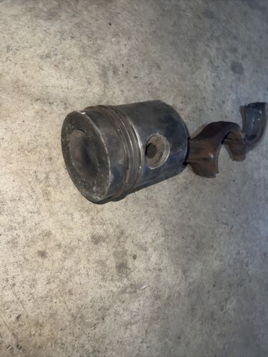 INTERNATIONAL DT414,DT436,DT466 USED TRACTOR PISTON W/CONNECTING ROD 688922C1