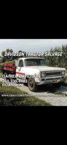 IH 444 Single fender antique tractor