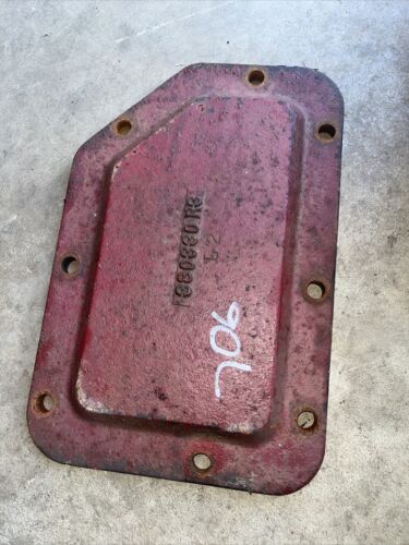 IH Farmall 706-1066 Tractor IH transmission housing rear plate 380330R3