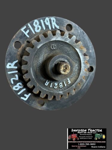 John-Deere JD-720D Oil Pump Drive  F1819R Antique Tractor