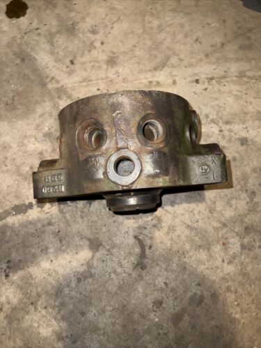 R26098R Hydraulic Pump Housing Antique Tractor