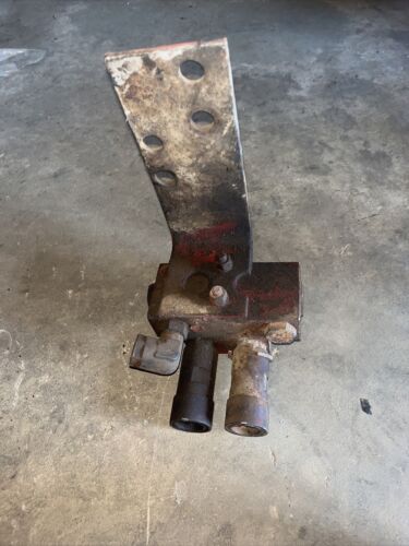 Farmall 400 450 tractor IH front hydraulic line valve port block