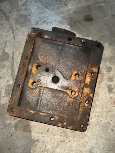 VINTAGE  FARMALL 460 GAS  TRACTOR- HYDRAULIC PUMP MOUNT PLATE-1959