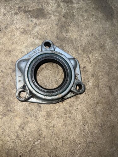USED BEARING & SEAL HOUSING FOR  IH TRACTORS 6425D