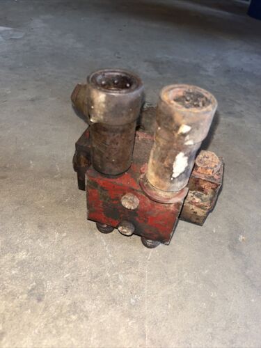 Farmall 400 450 tractor IH front hydraulic line valve port block