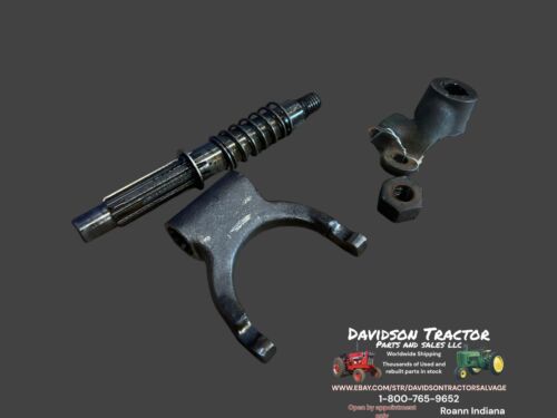 USED CLUTCH OPERATING FORK SHAFT ASSEMBLY FOR JOHN DEERE H TRACTOR H353R