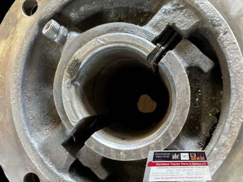 JOHN DEERE LATE B. L.H. CRANKSHAFT MAIN BEARING HOUSING B2465R.