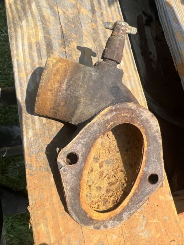 M2946T, M63T, AM641T John Deere Lower Water Pipe For M, 40, 320, 330