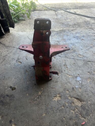 Farmall 400 450 tractor IH IHC cast gas tank mount brace bracket support