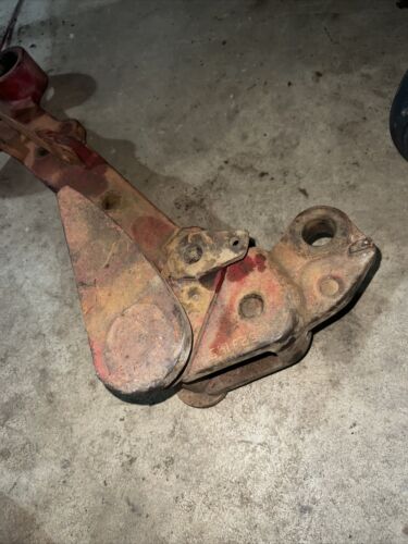 523689-R2 350 Farmall Tractor Fast Hitch Rockshaft Bracket