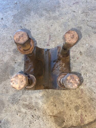 Farmall C SC Tractor IH IHC rear hub wedge double block /& mounting bolts