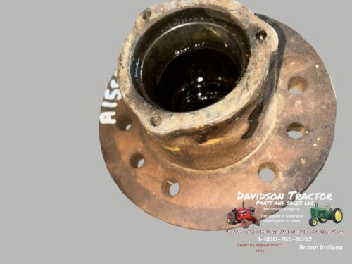 USED JOHN DEERE TRACTOR FRONT WHEEL HUB A1553R