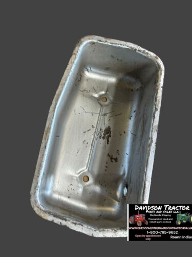 John Deere 620 630 Used Original valve cover AA6564R