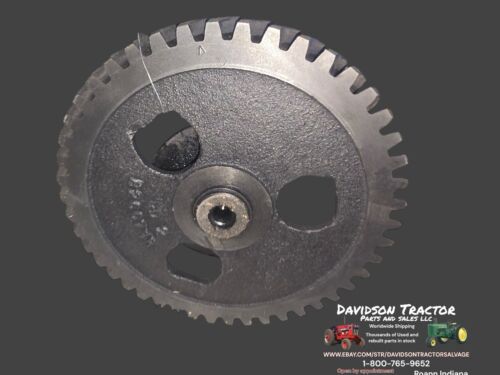 Used Camshaft fits John Deere 500 500A 500B 500C 510 500 3010 3020 500 R32424