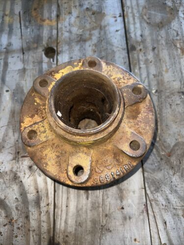Farmall International Harvester 240 340 330 404 444 Front Axel Hub
