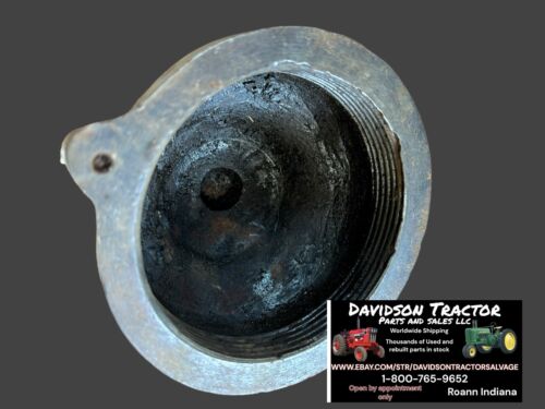 John Deere unstyled D hub cap D327R