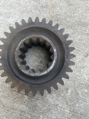 Farmall IH 450 RC Tractor transmission bottom Shaft 3rd drive gear 359466R1