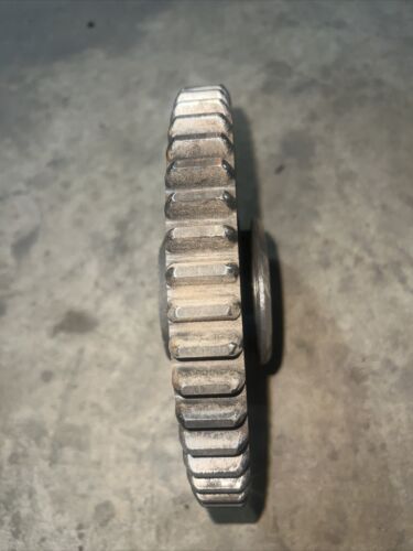 IH FARMALL  400, 450 1ST AND REVERSE TOP SLIDING GEAR #359465 R1