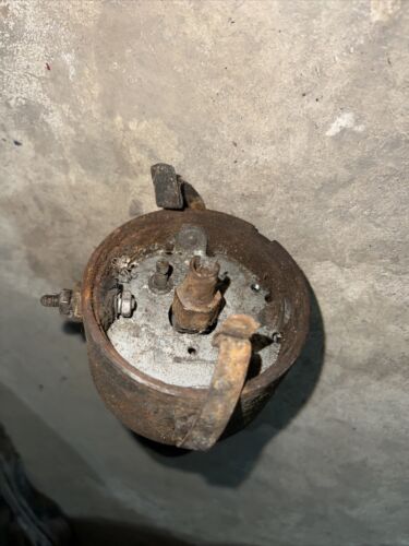 International 560 460 Utility Distributor 368051R1  Antique Tractor For Parts