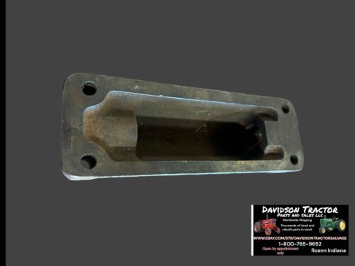 JOHN DEERE B1864R  CLUTCH FORK HOLDER HOUSING ANTIQUE TRACTOR