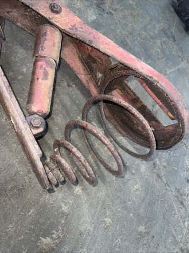 FARMALL C / SUPERC / 200.SEAT SUPPORT ASSEMBLY