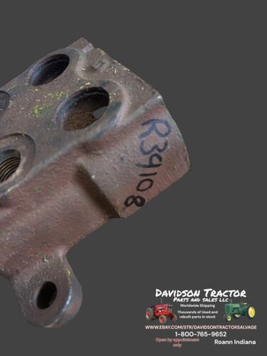 John Deere RH Breakaway Coupler R39109