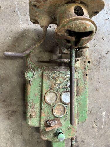 1946 John Deere B Dash/Shifter Tower Antique Tractor