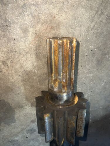 Pinion brake Shaft McCormick W9 Gas IHC