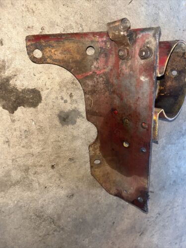 Farmall IH 460 560 Diesel Tractor Fuel Filter Canister Holder Bracket