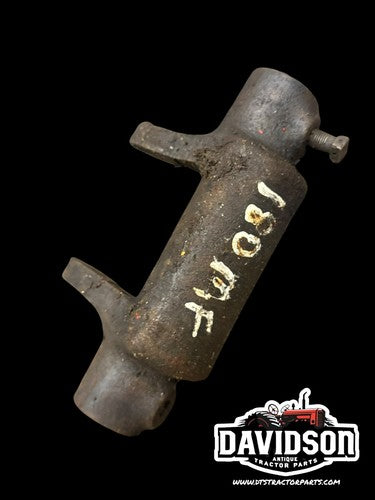 MASSEY FERGUSON TO35,50,65,135,165,165,180,285 CLUTCH RELEASE FORK 184628M1 USED