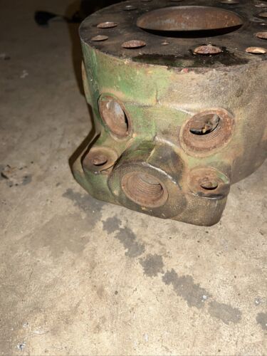 R26098R Hydraulic Pump Housing Antique Tractor