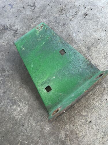 1936 Unstyled John Deere B tractor JD Original fan shaft main mounting bracket