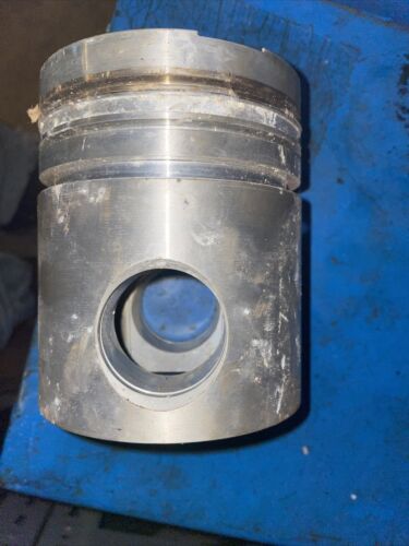 NEW 1066 1086 Piston 684251C2G