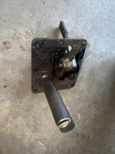 International 656 IH Tractor draft control sensing holder bracket 389608R1
