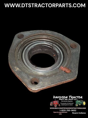 IH International Farmall 8058DB Bearing Retainer