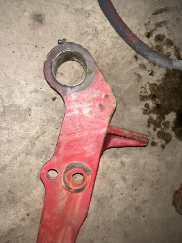 523689-R2 350 Farmall Tractor Fast Hitch Rockshaft Bracket