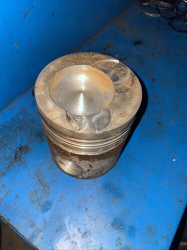 NEW 1066 1086 Piston 684251C2G