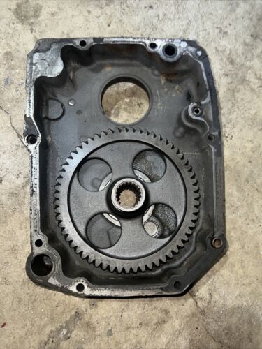 JOHN DEERE 2010 TRANSMISSION FRONT COVER AT15882 T16690T W/gear