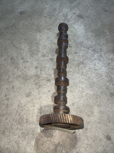 Case International 584 585 595 D206 Camshaft W/gear
