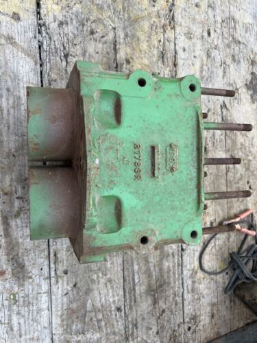 USED JOHN DEERE B TRACTOR CYLINDER BLOCK  B1783R