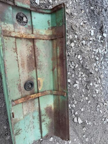John Deere 620 Standard Hood Antique Tractor